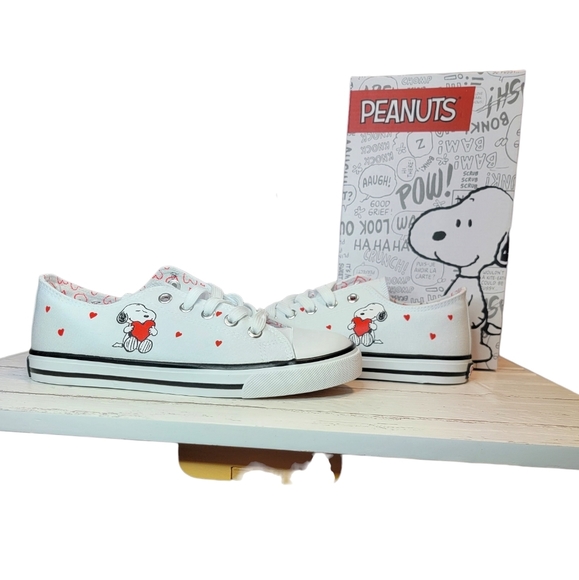 NEW Peanut Snoopy Kids Shoes - Picture 2 of 6